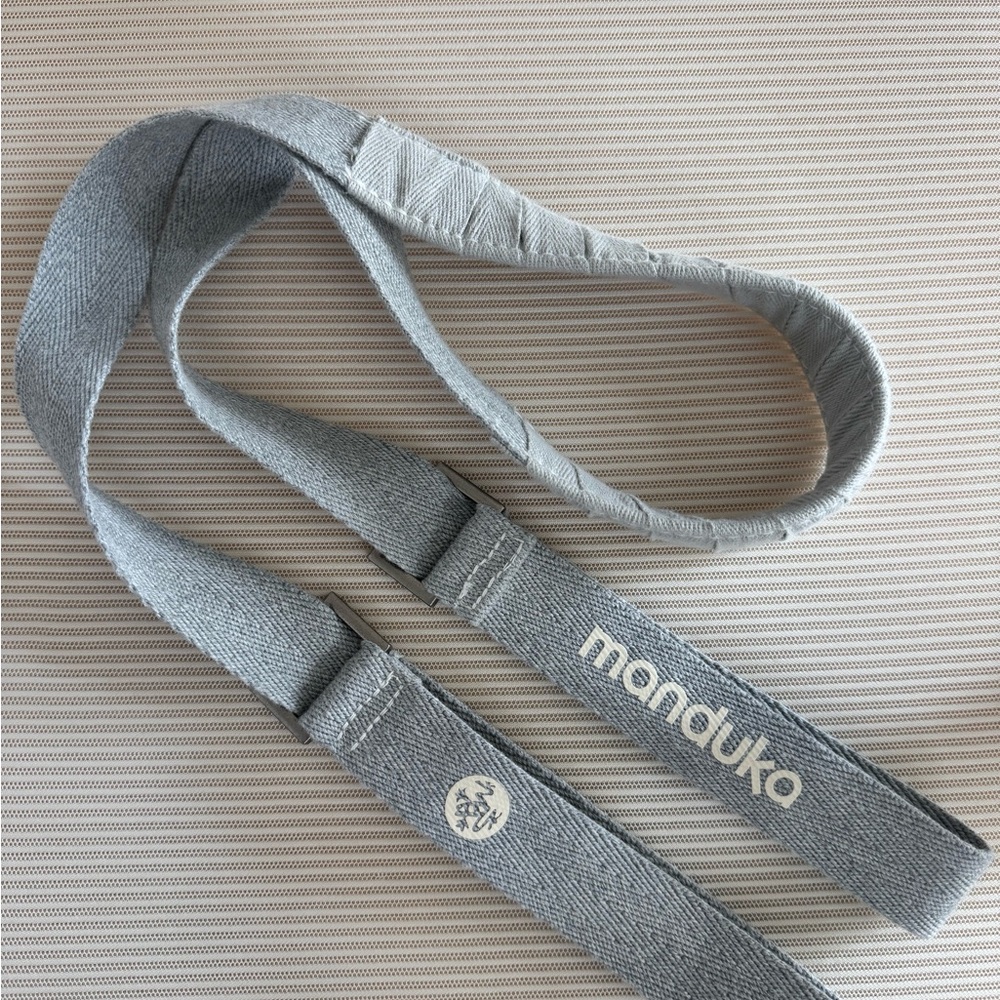 Manduka Commuter Yoga Mat Carrier (Gray)